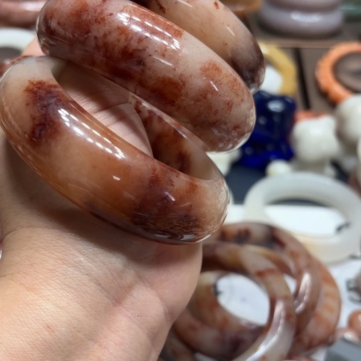 贵***涵石英岩玉合金颈饰