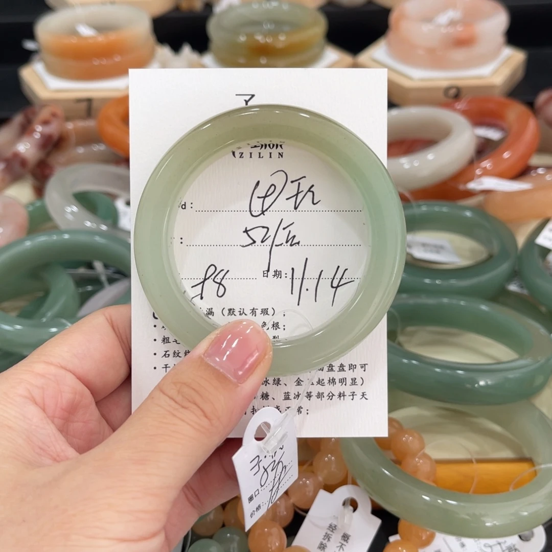 未镶嵌手镯石英质玉