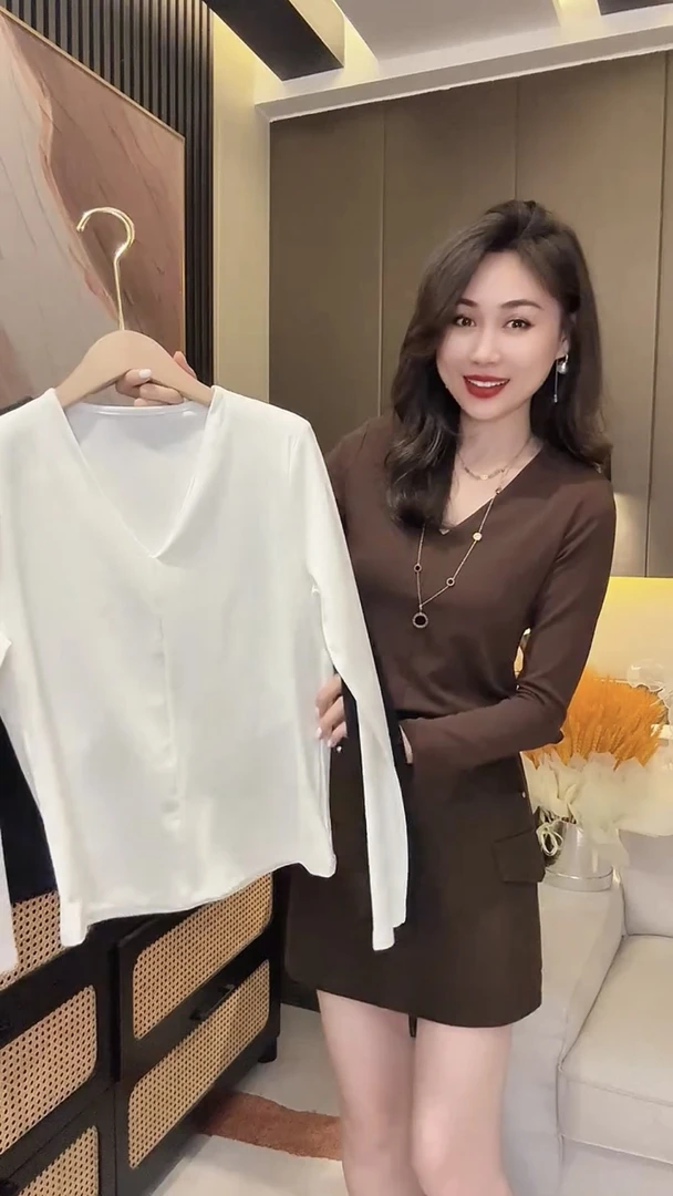 早秋新款韩系简约V领正肩纯色长袖t袖百搭气质洋气打底上衣女