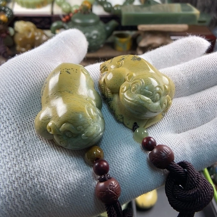 吊坠(赠链)未镶嵌岫岩河磨玉（透闪石质玉）一**悔