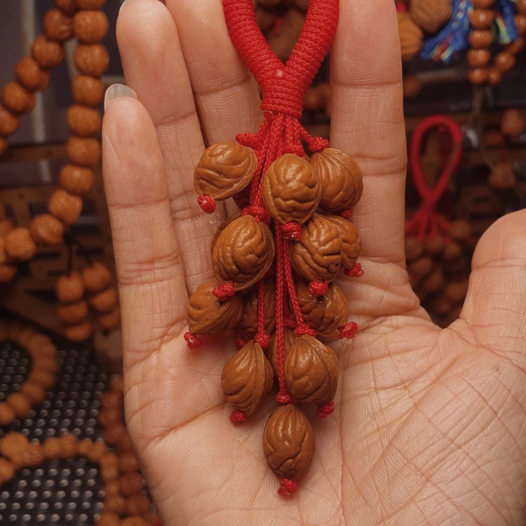 木质类龙纹桃枭挂件