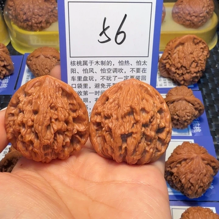 文玩核桃把件56粗筋虎43