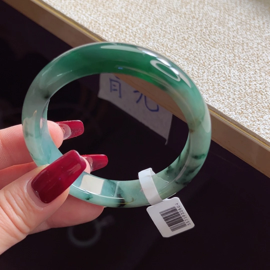 翡翠手镯未镶嵌手镯