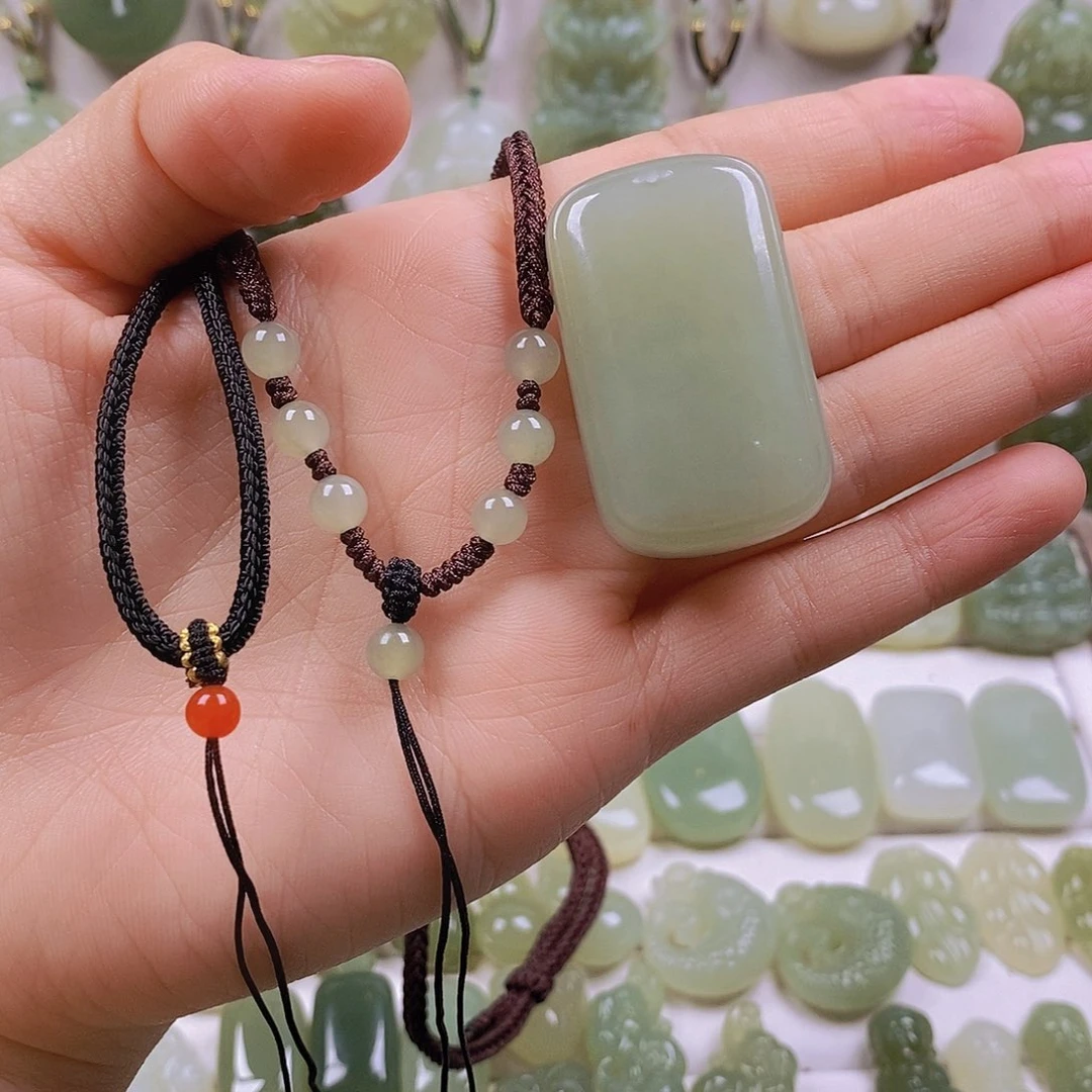 S***บ和田玉未镶嵌颈饰