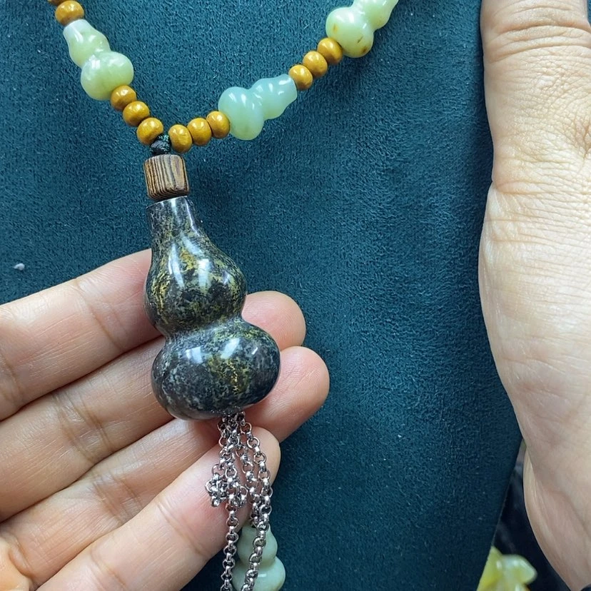 【闪购商品】蛇纹石玉未镶嵌吊坠