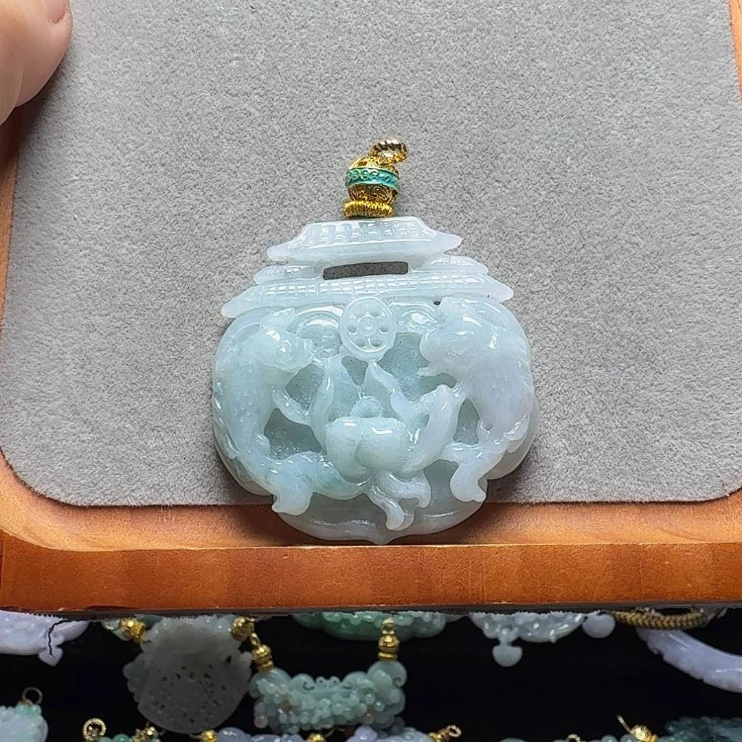 吊坠(赠链)未镶嵌翡翠