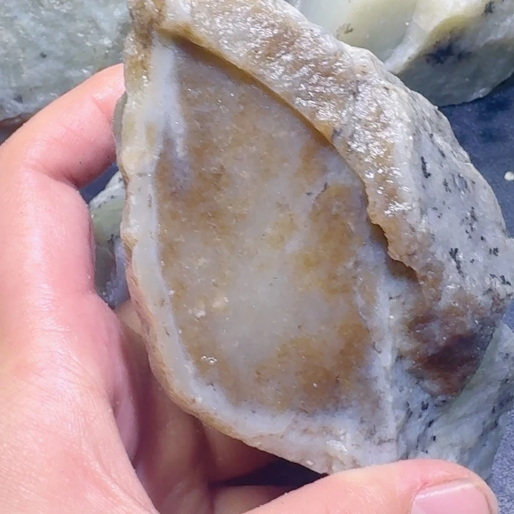 和田玉未镶嵌珠宝半成品