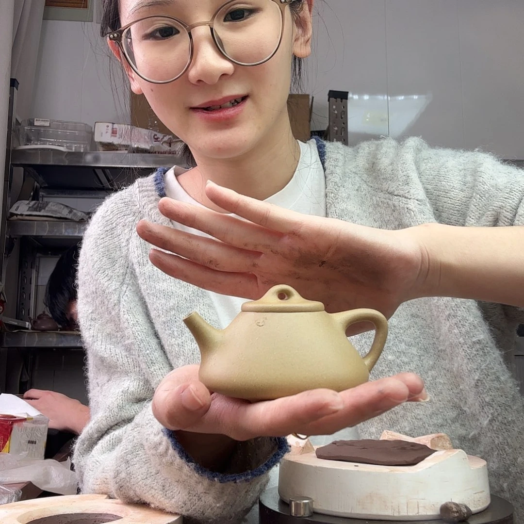 老***功紫砂茶壶石瓢段泥尾款