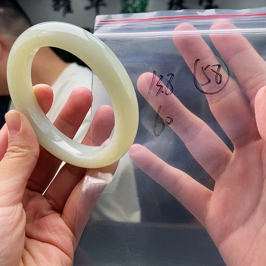 和田玉未镶嵌手镯颜色多样性发拍一发一