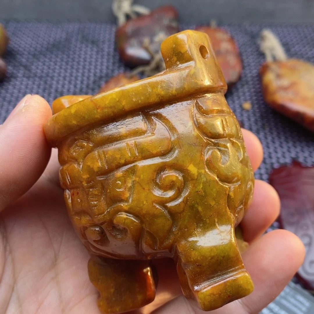 蛇纹石玉颈饰未镶嵌？**…