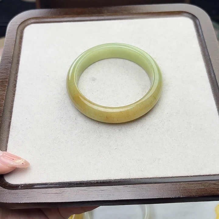 东陵石未镶嵌手镯