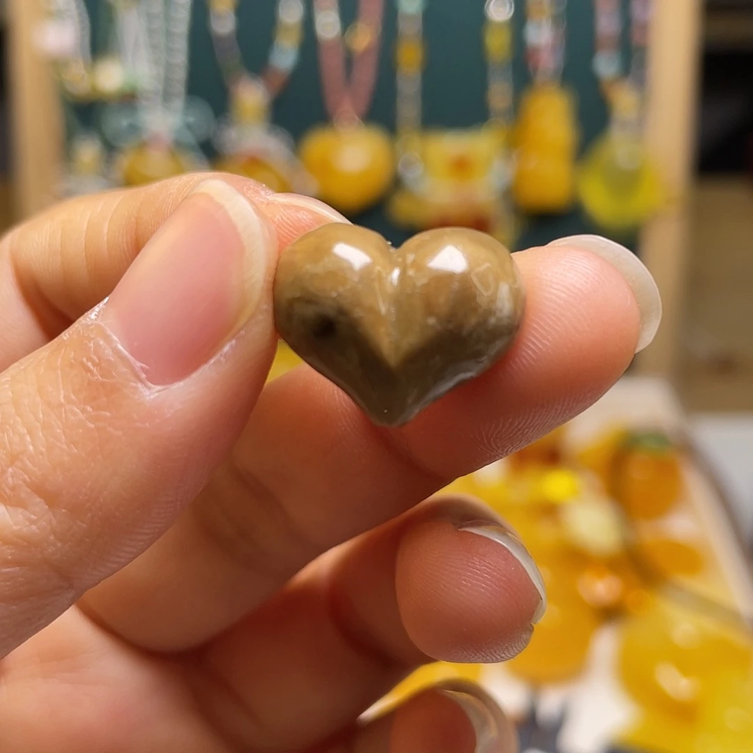 琥珀未镶嵌裸石吊坠