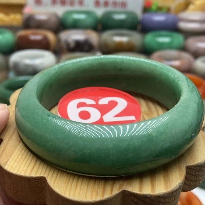 未镶嵌手镯石英质玉