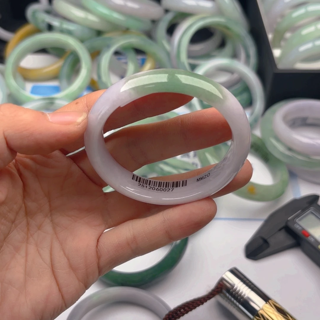 翡翠未镶嵌手镯5455x6. 115