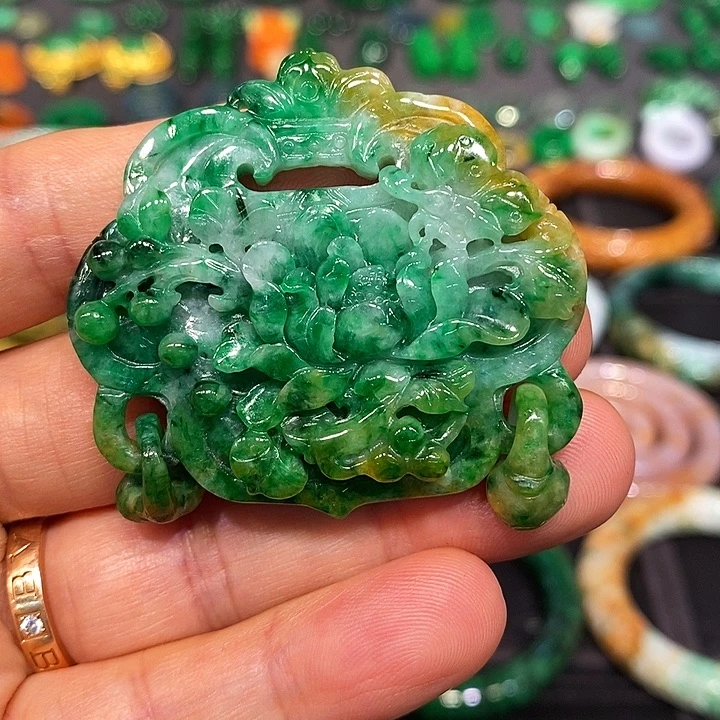 翡翠未镶嵌颈饰翡翠