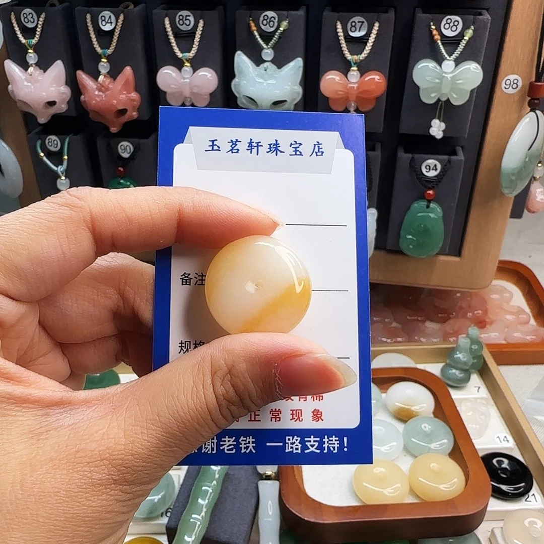 石英质玉未镶嵌颈饰
