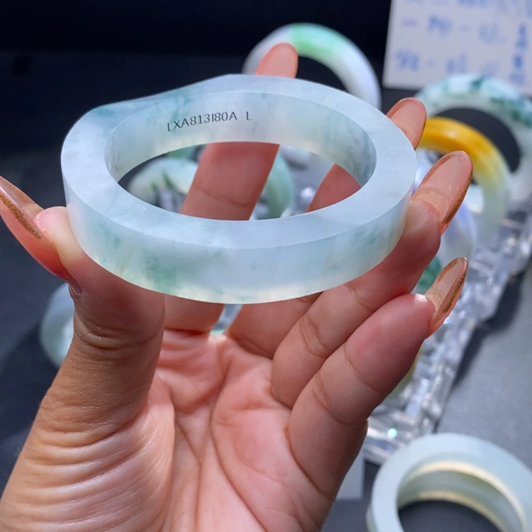 定制翡翠未镶嵌翡翠手镯