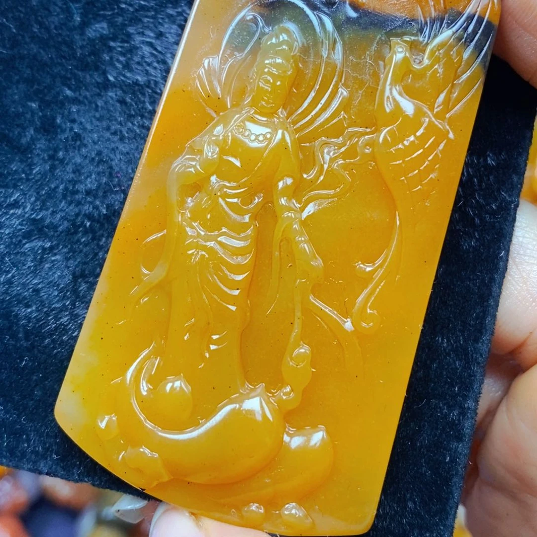 未镶嵌石英质玉（黄龙玉）颈饰