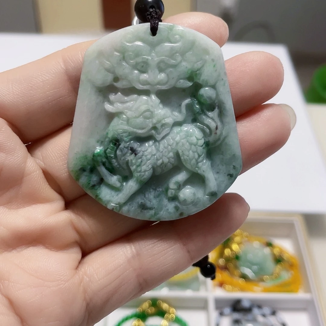 翡翠未镶嵌吊坠(赠链)