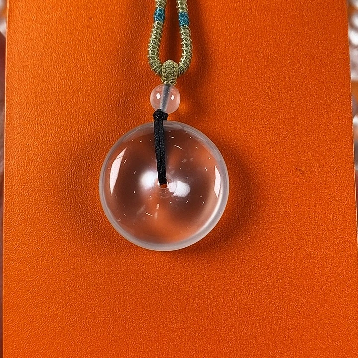 是***天石英质玉未镶嵌颈饰