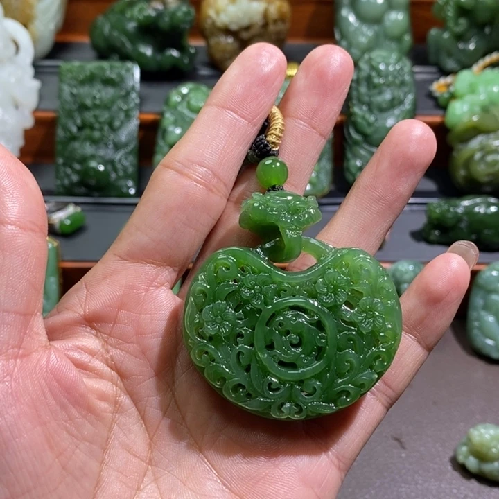 未镶嵌和田玉挂件多**仔