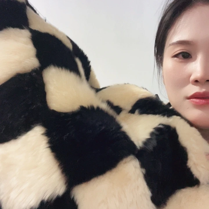 熟***漠两个棋盘格毯子加厚款