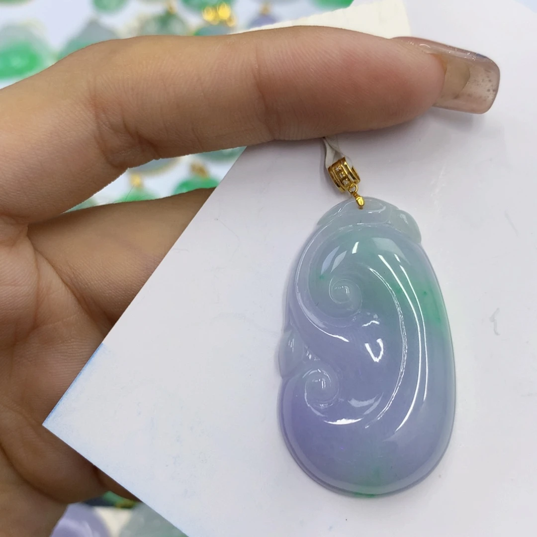 翡翠18K金镶嵌颈饰翡翠