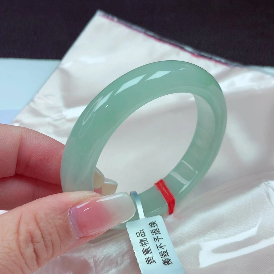 未镶嵌手镯翡翠手镯