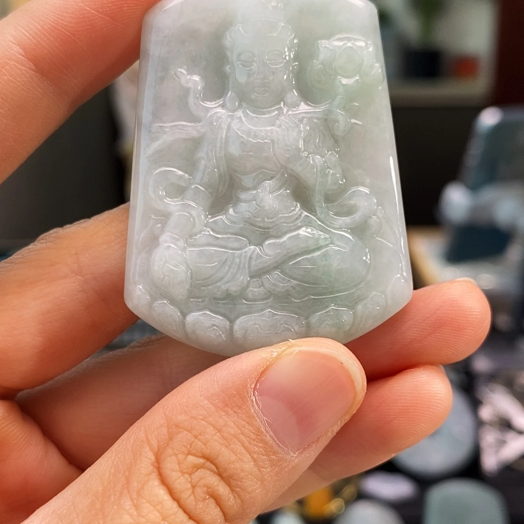 翡翠未镶嵌颈饰大势至
