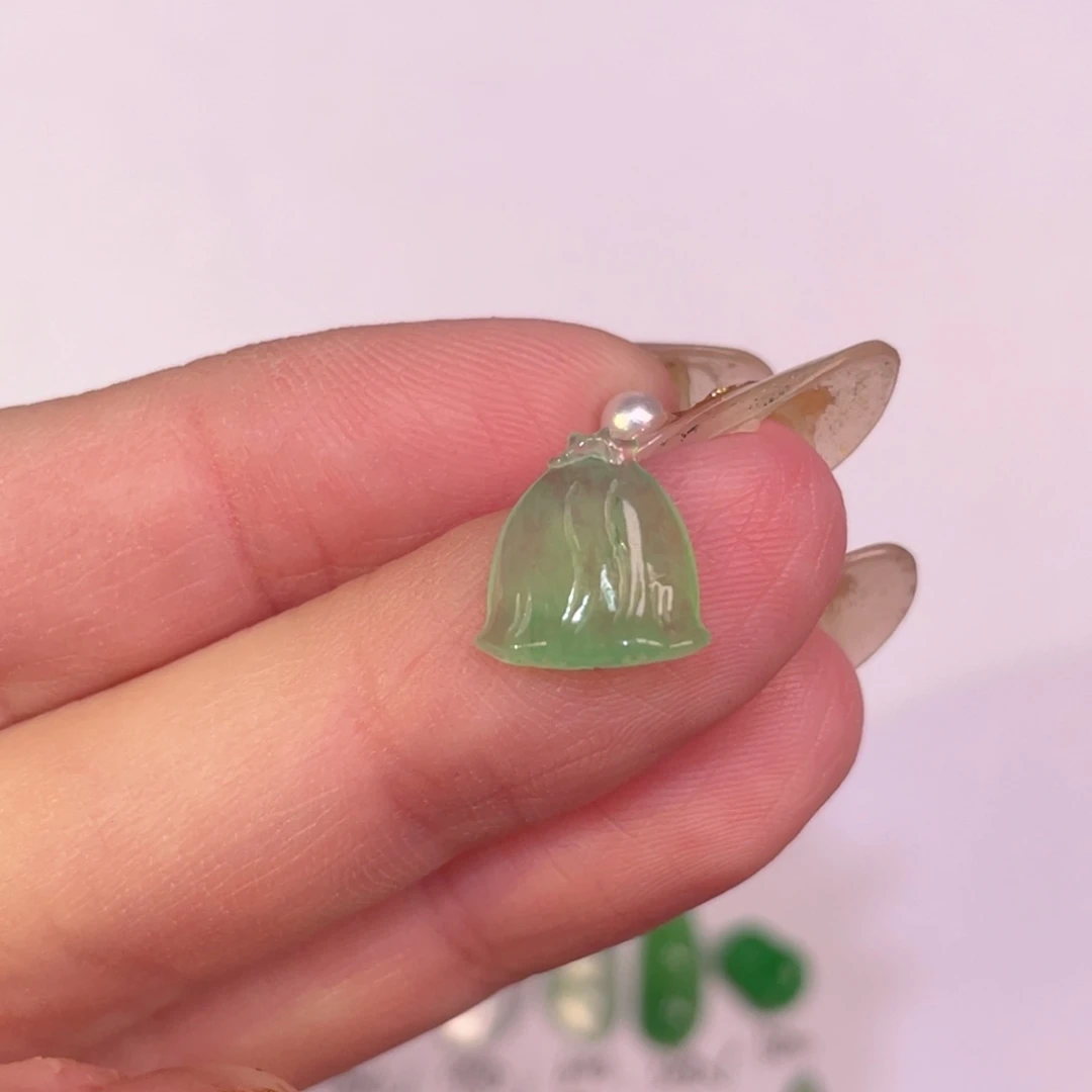 翡翠未镶嵌颈饰裸石