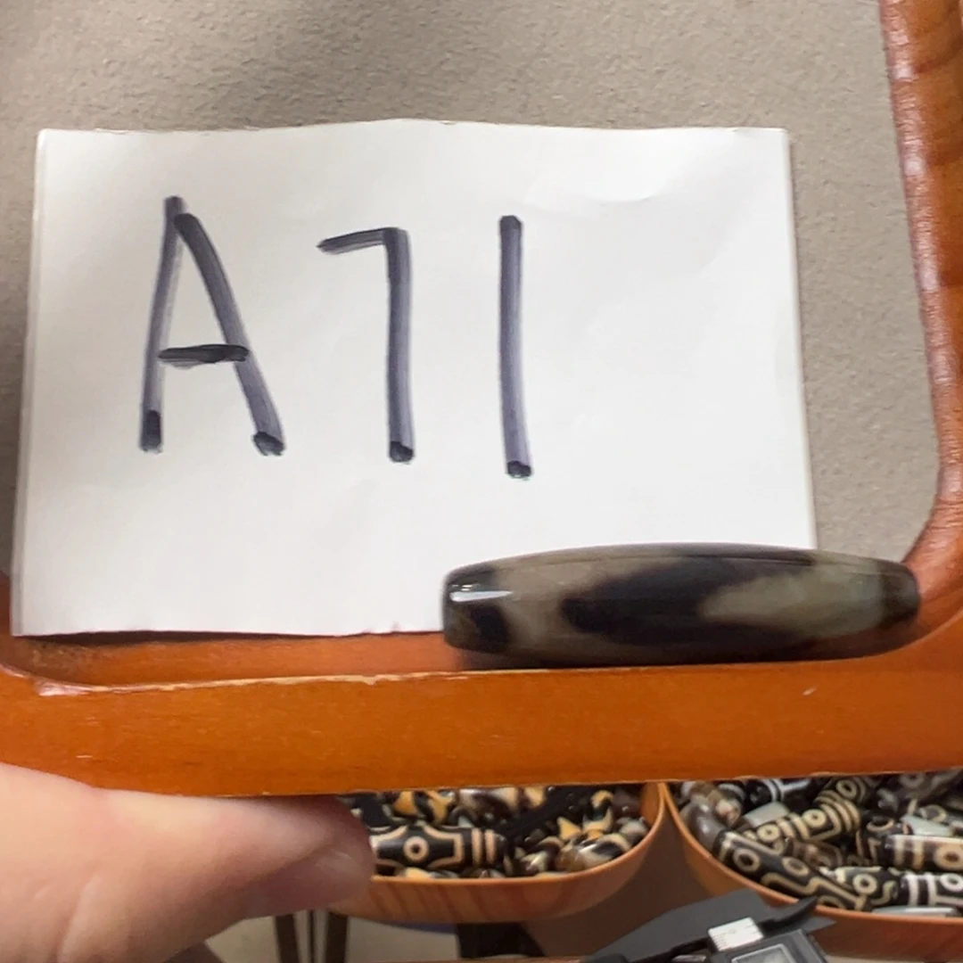 交***点玛瑙/玉髓未镶嵌1微瑕带石纹特价处理品