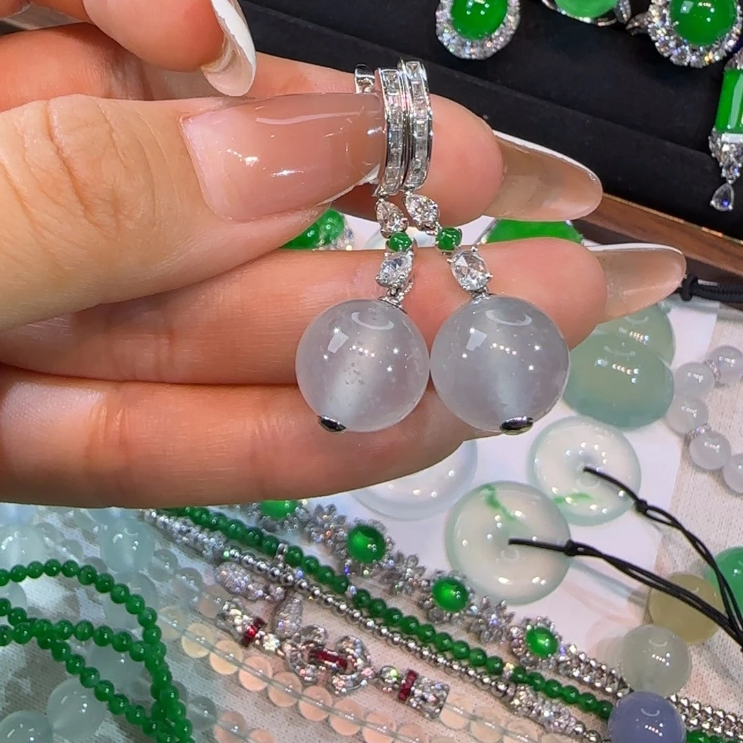 翡翠18K金镶嵌戒指