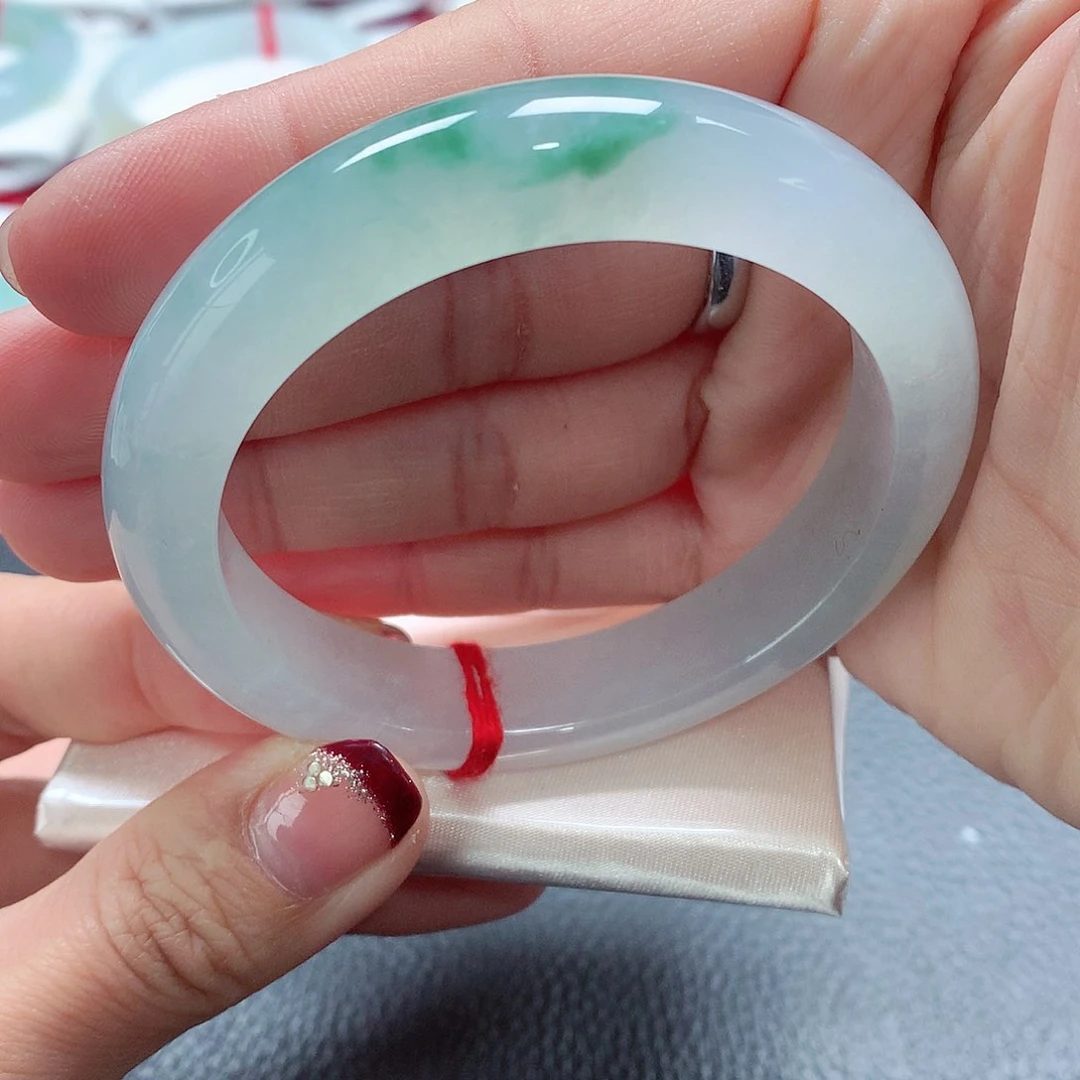 翡翠手镯未镶嵌天然A货翡翠