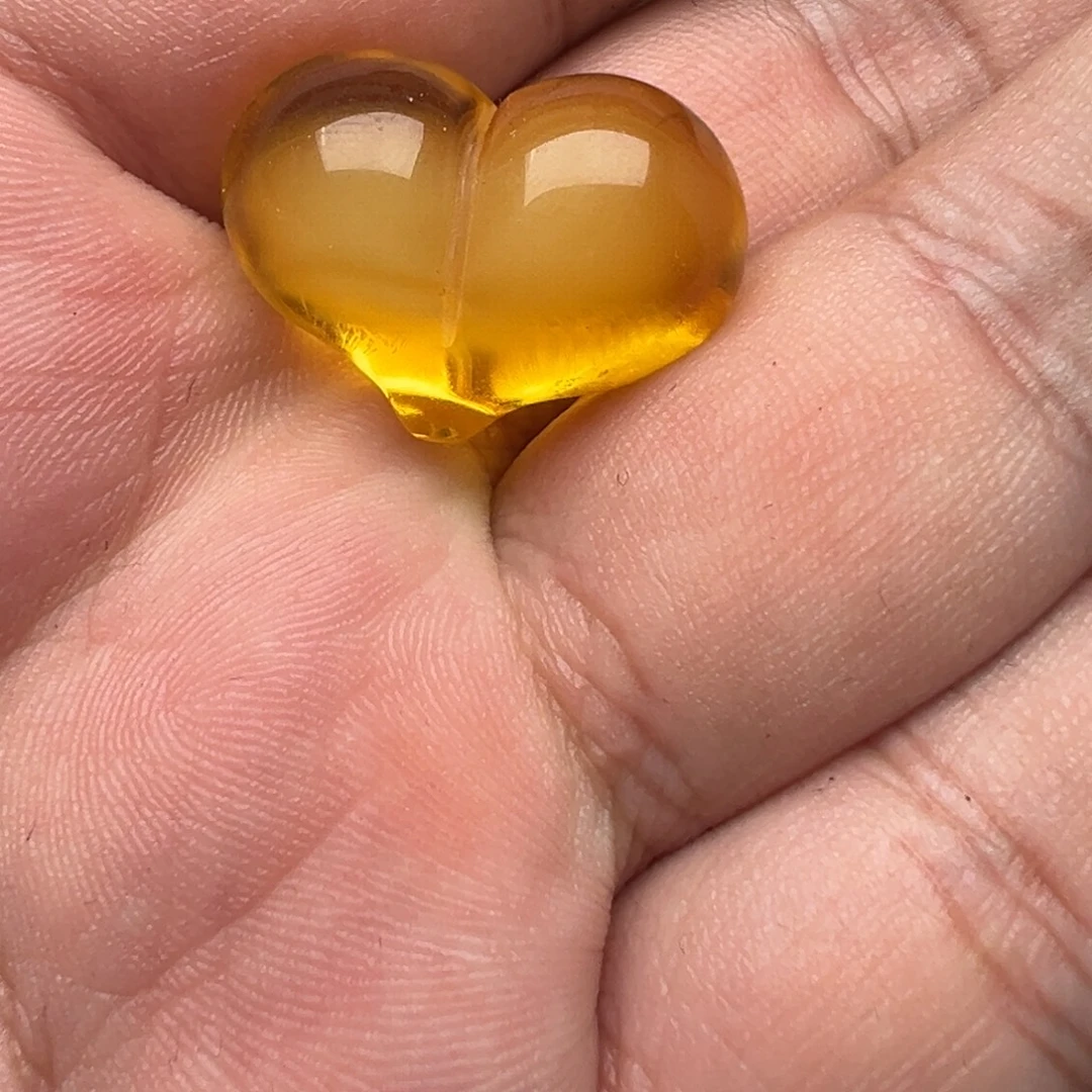 琥珀未镶嵌裸石微瑕金搅屁桃2.97克