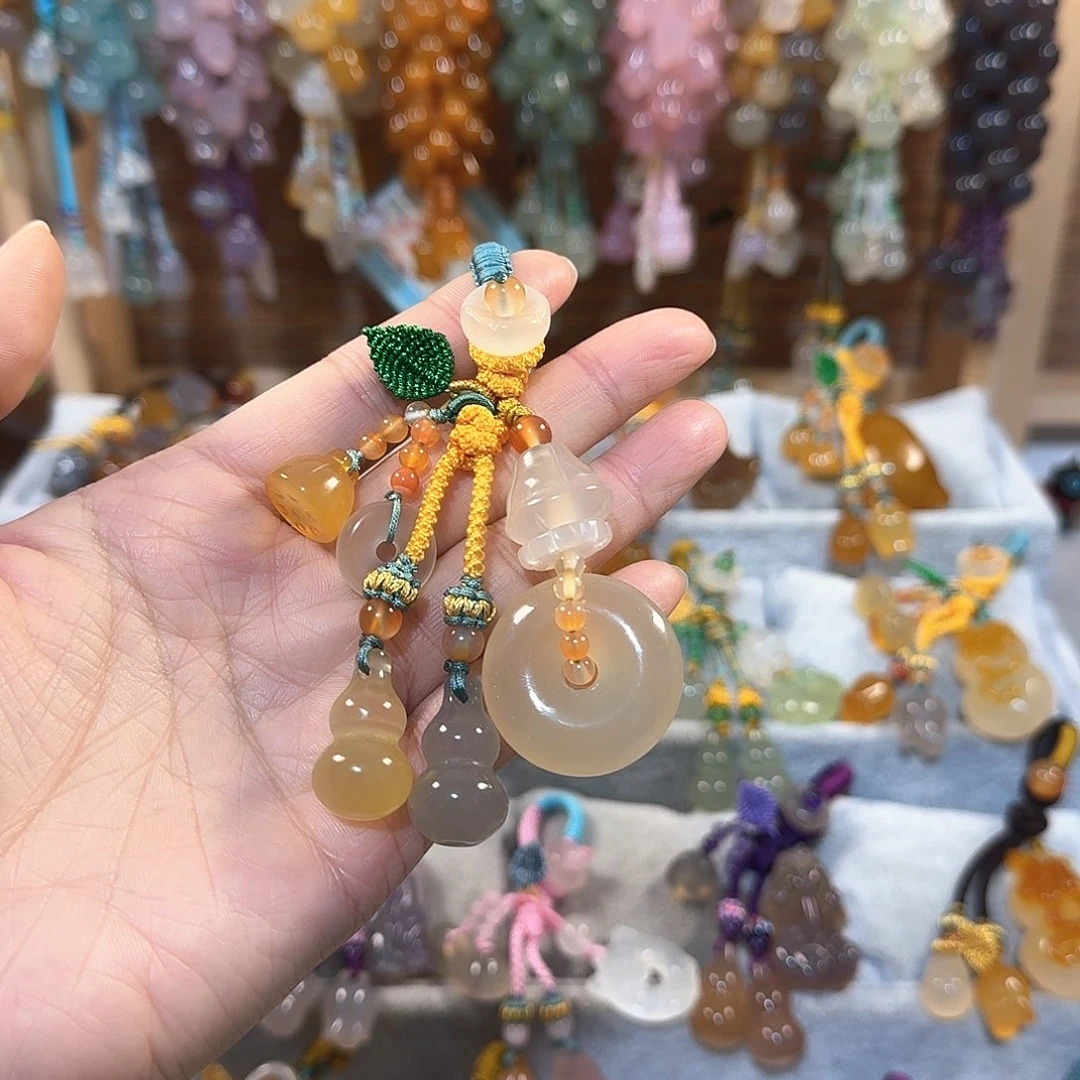 玛瑙/玉髓钥匙挂件未镶嵌?