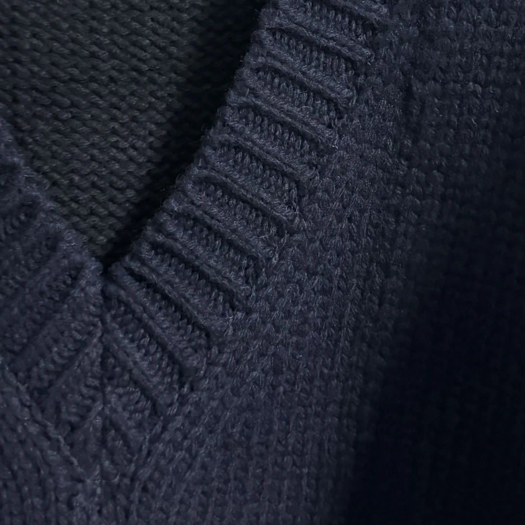 ｛귤 언니｝ou实体店宽肩造型V领毛衣