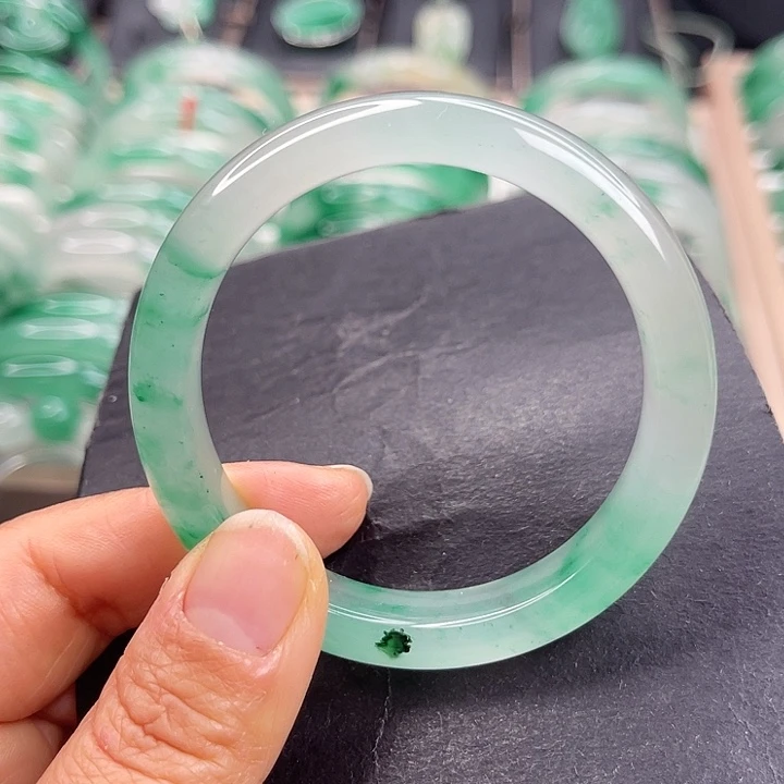 未镶嵌手镯石英质玉