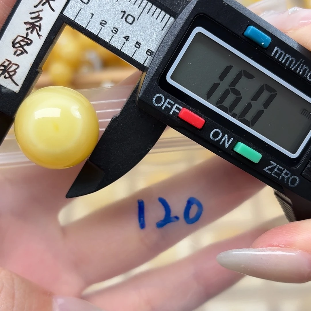 沐***尘蜜蜡未镶嵌裸石蜜蜡