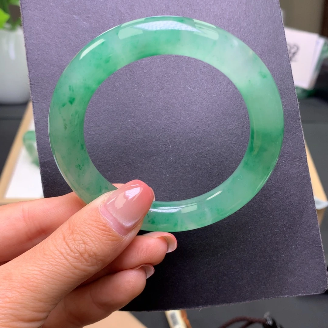 石英质玉（非洲翠）未镶嵌手镯5556圆条飘花