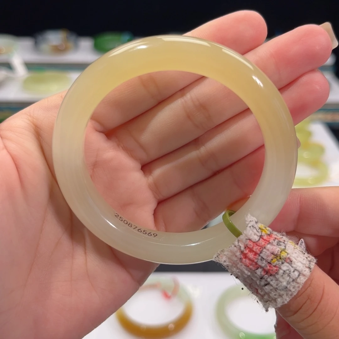 和田玉未镶嵌手镯冰底蜂蜜水