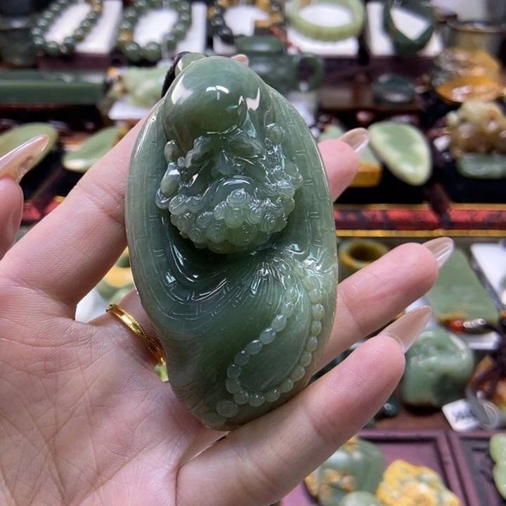 未镶嵌岫岩老玉（透闪石质玉）把件阿**鹰