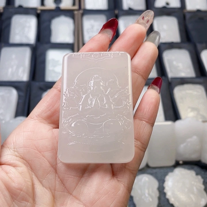 石英质玉（金丝玉）颈饰未镶嵌一****装新疆金丝玉双面雕工