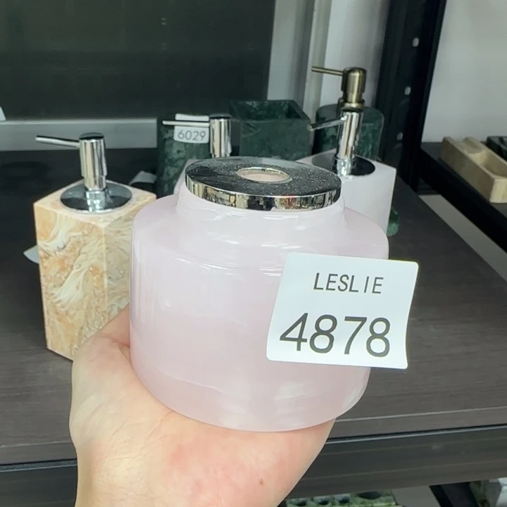 X878.           粉。