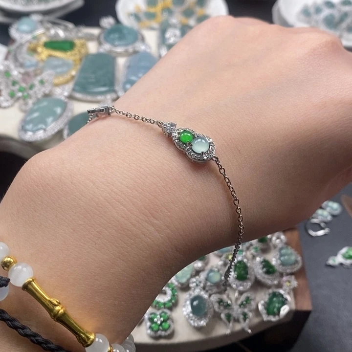 翡翠颈饰未镶嵌翡翠