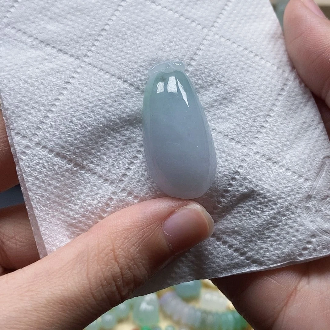 翡翠颈饰未镶嵌闪