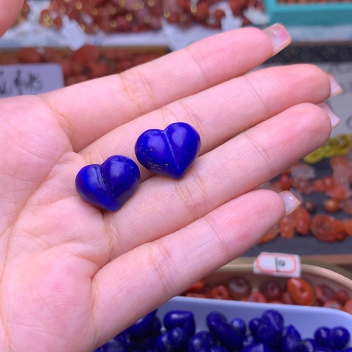 轻***山青金石未镶嵌青金屁桃60