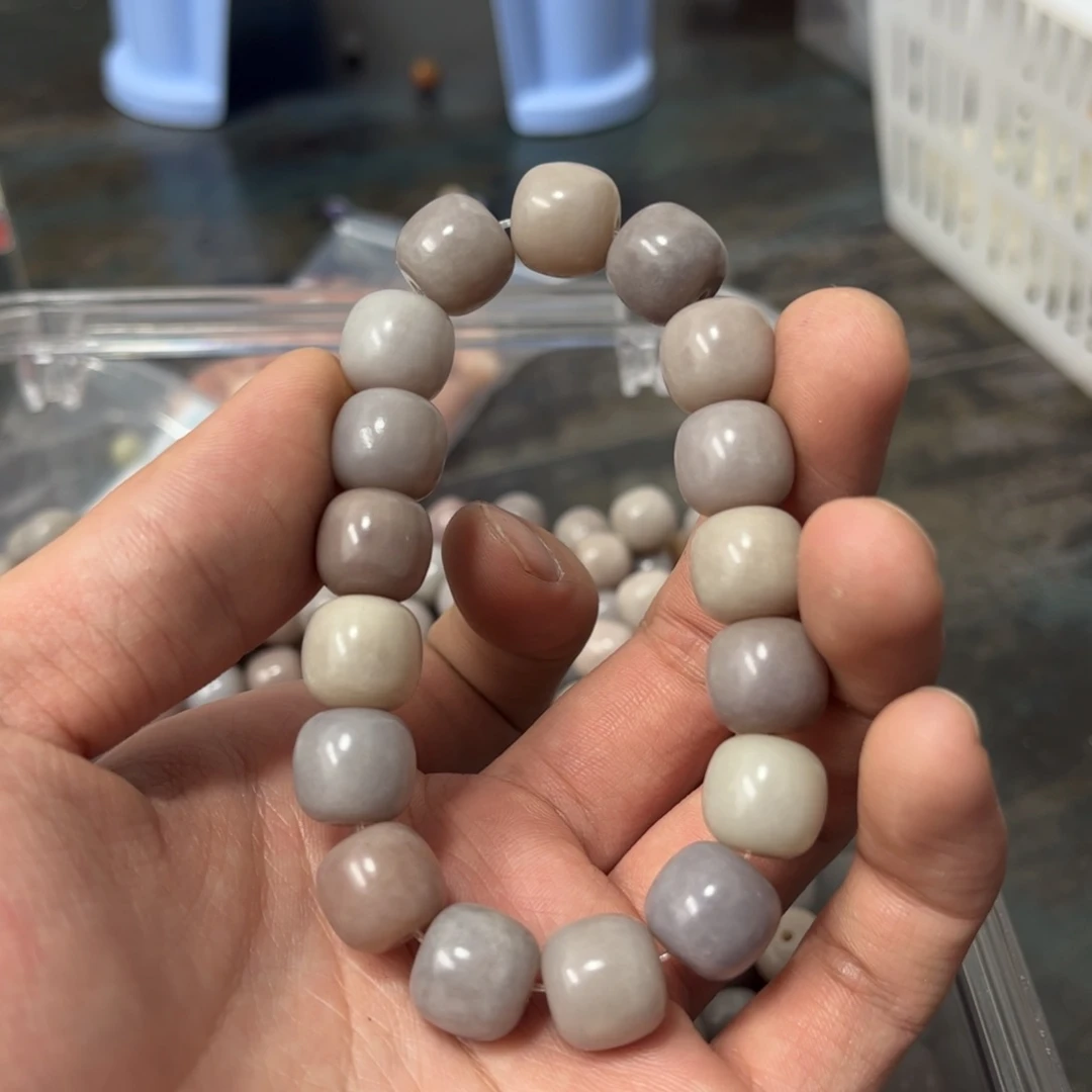 【闪购商品】白玉菩提吊坠a12/50+10颗莫兰迪桶珠