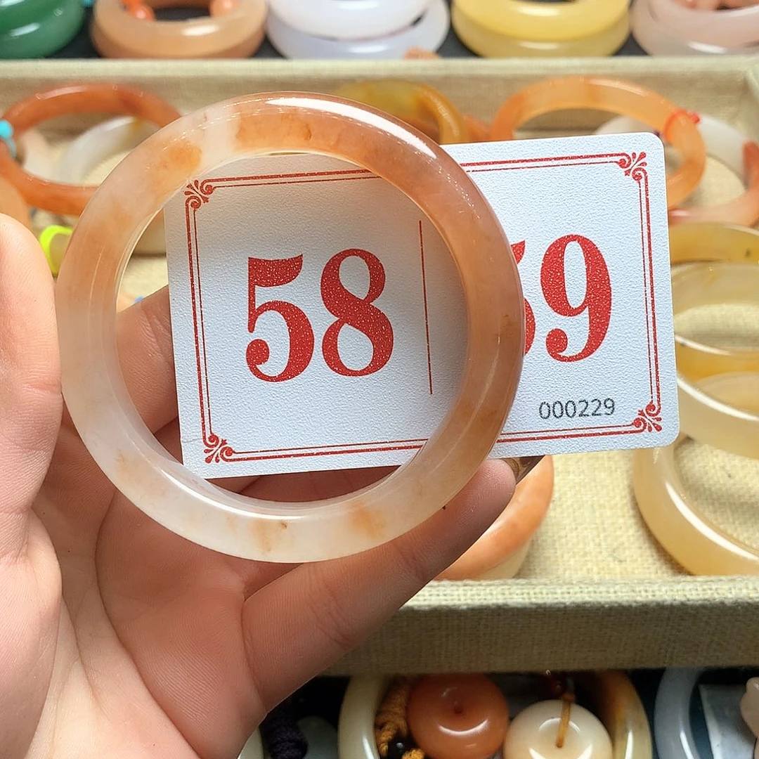 未镶嵌石英质玉（黄龙玉）手镯