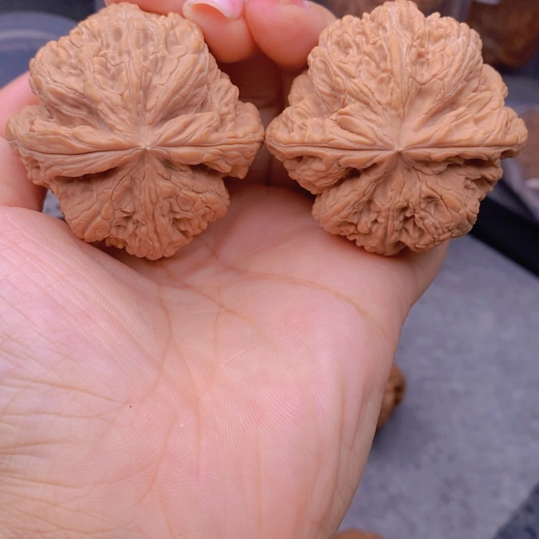 爱***子文玩核桃吊坠粗筋48全品