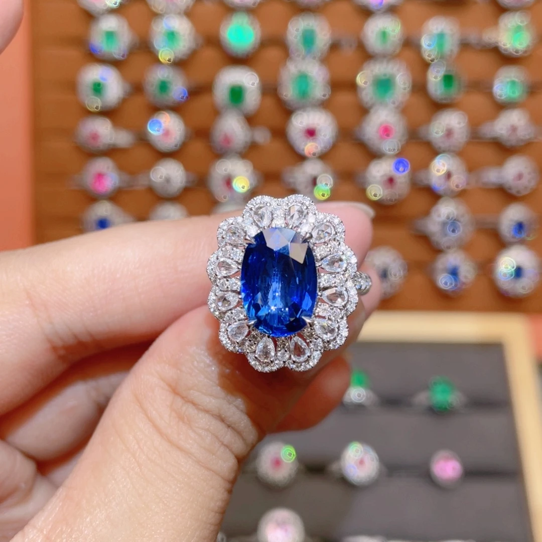 18K金镶嵌戒指蓝宝石3.9ct 皇家蓝
